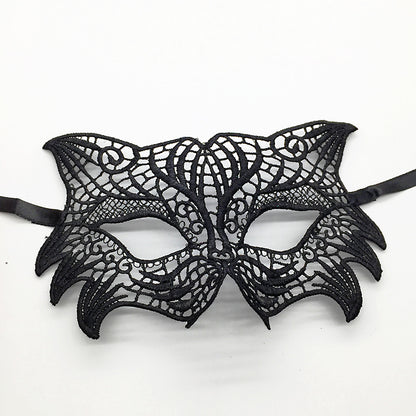 Styling Halloween masquerade