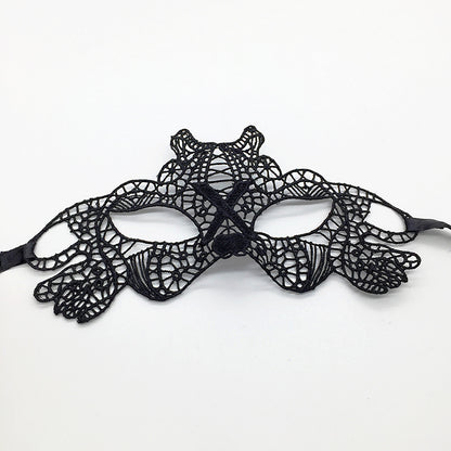 Styling Halloween masquerade