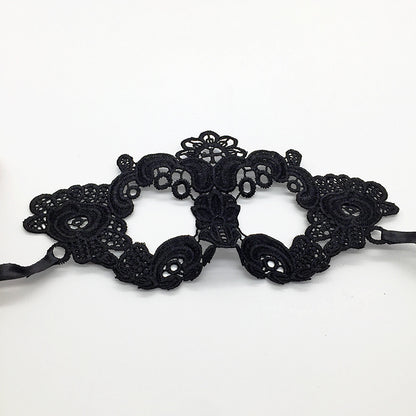 Styling Halloween masquerade