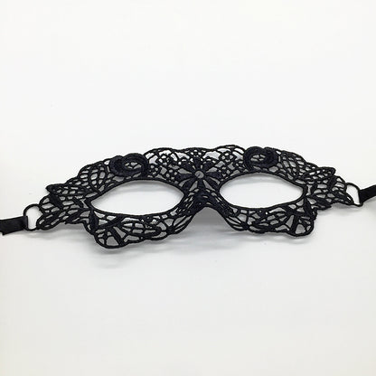 Styling Halloween masquerade